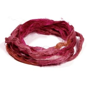 Лента от естествена коприна сари, цвят бордо (1м)